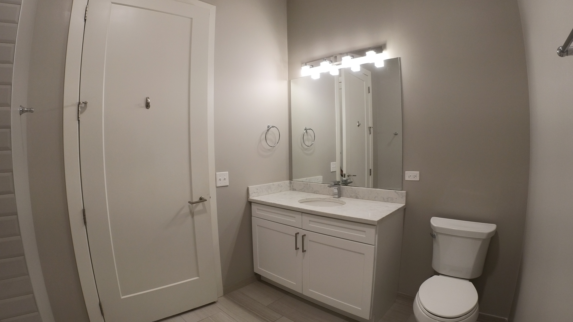 2050 N Clark Street Unit: 304