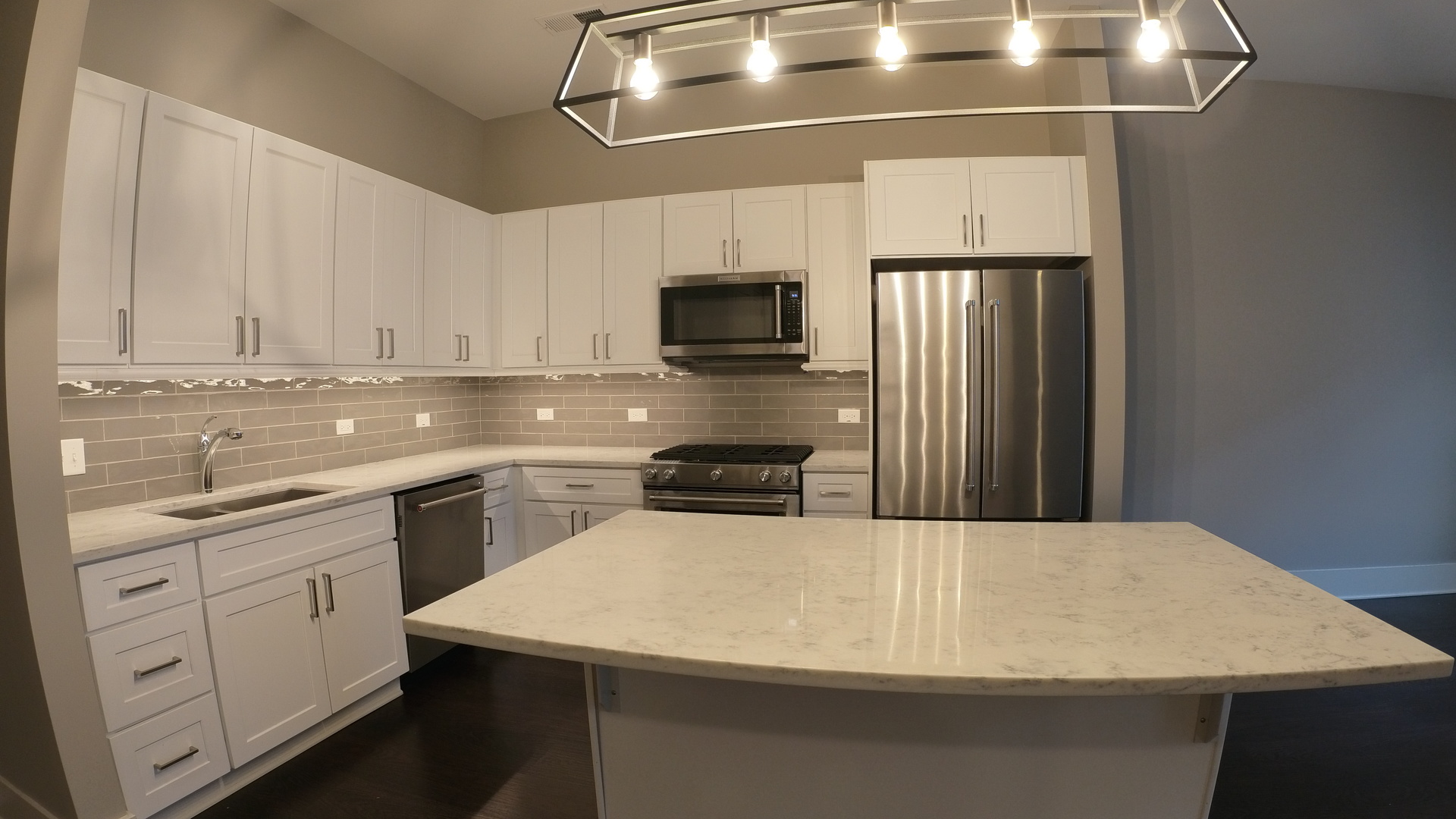 2050 N Clark Street Unit: 304