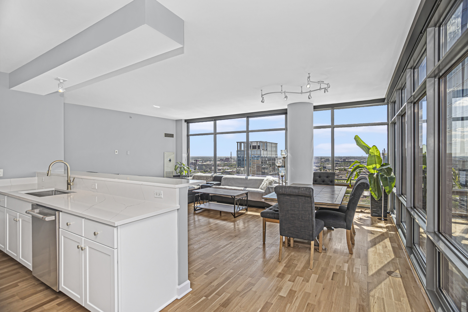 100 E 14th Street Unit: 2710