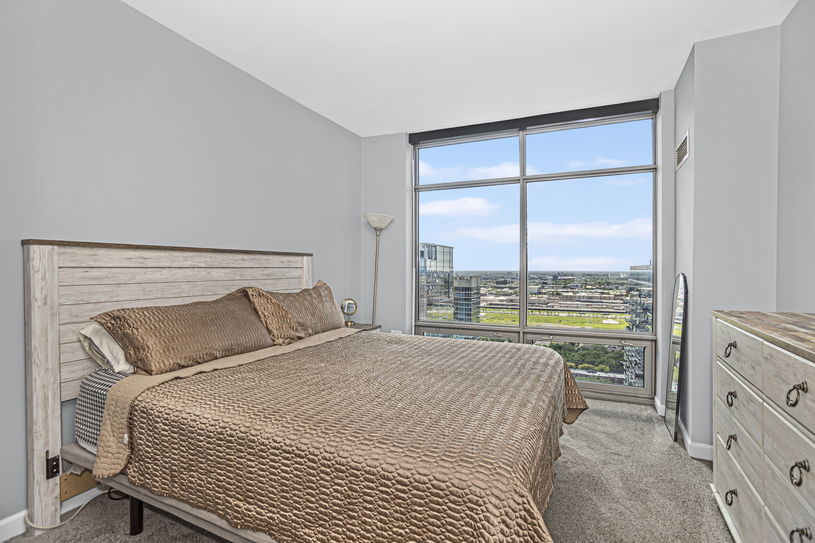 100 E 14th Street Unit: 2710