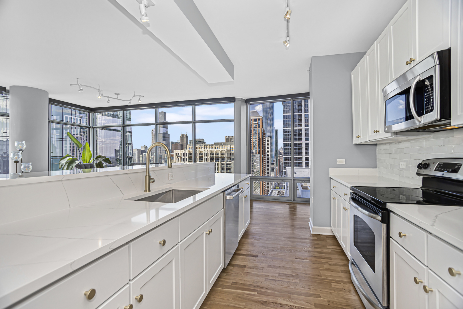 100 E 14th Street Unit: 2710
