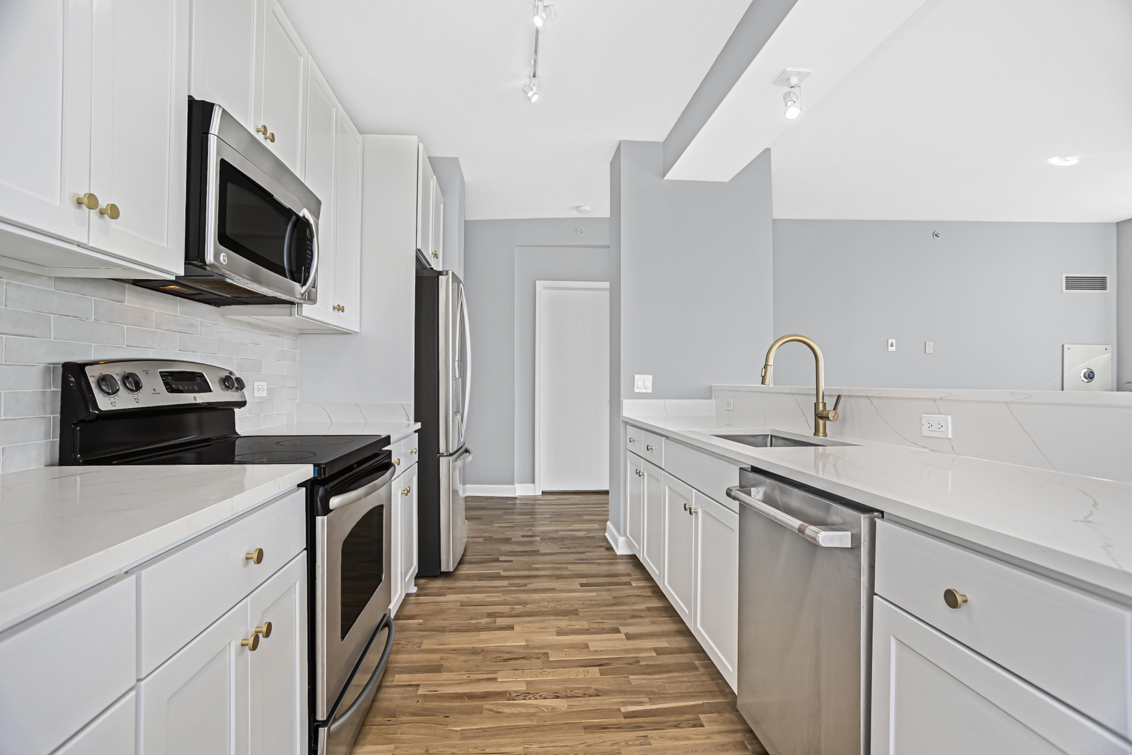 100 E 14th Street Unit: 2710