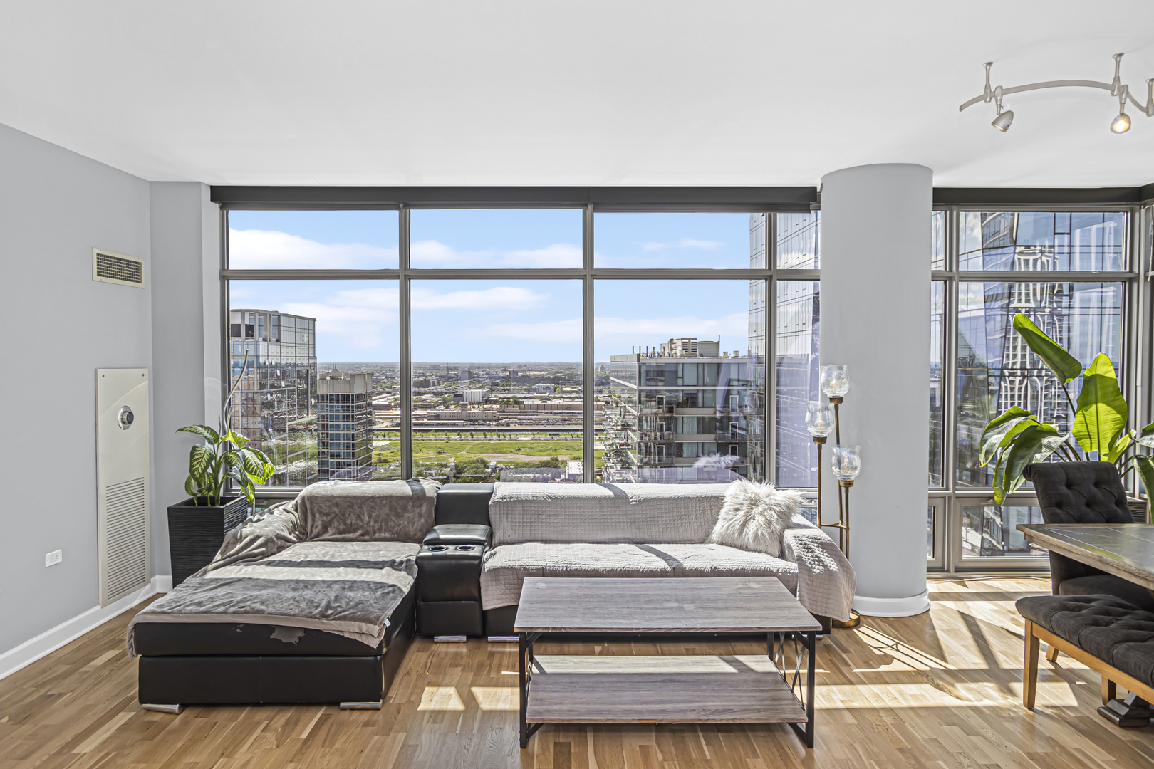 100 E 14th Street Unit: 2710