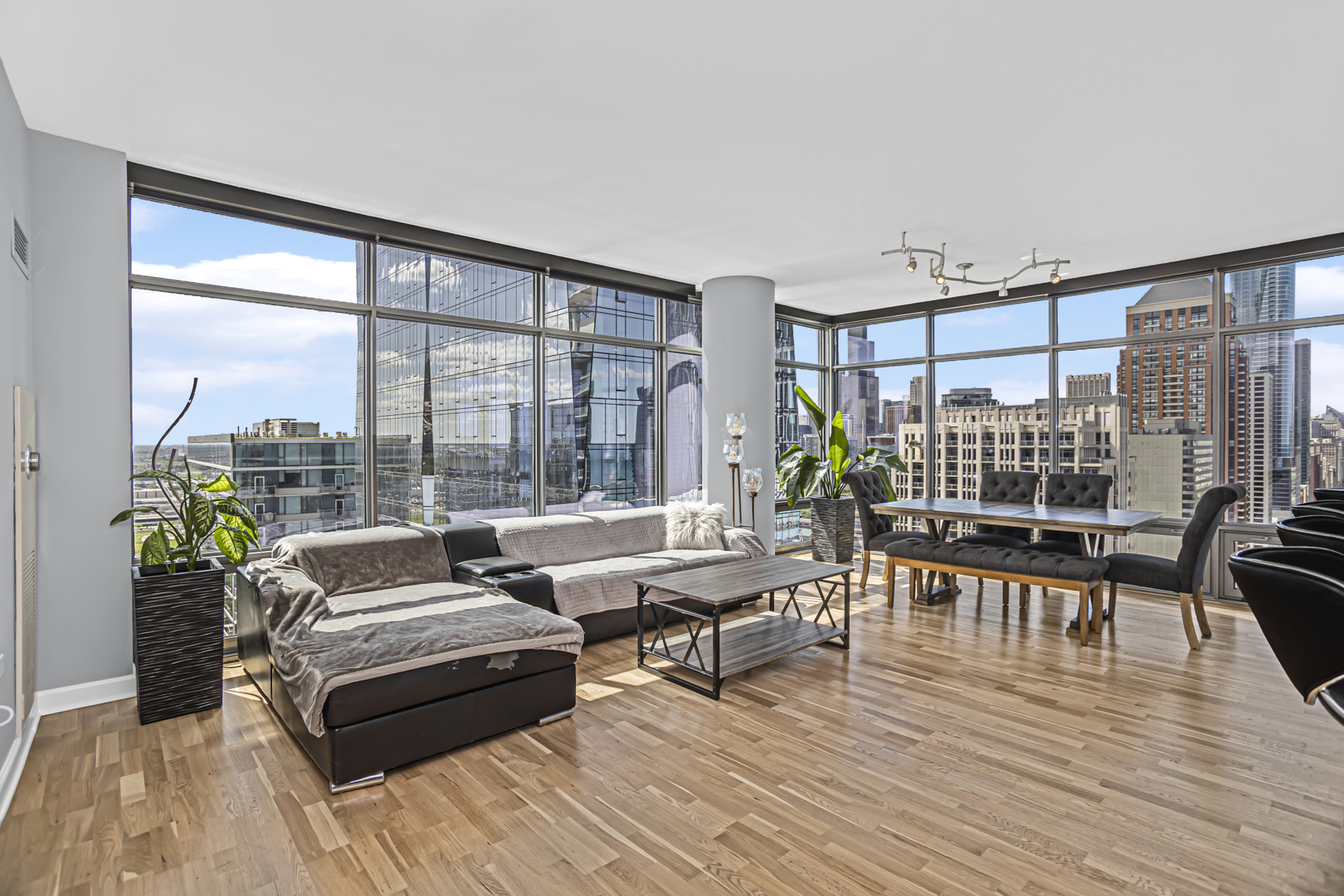 100 E 14th Street Unit: 2710