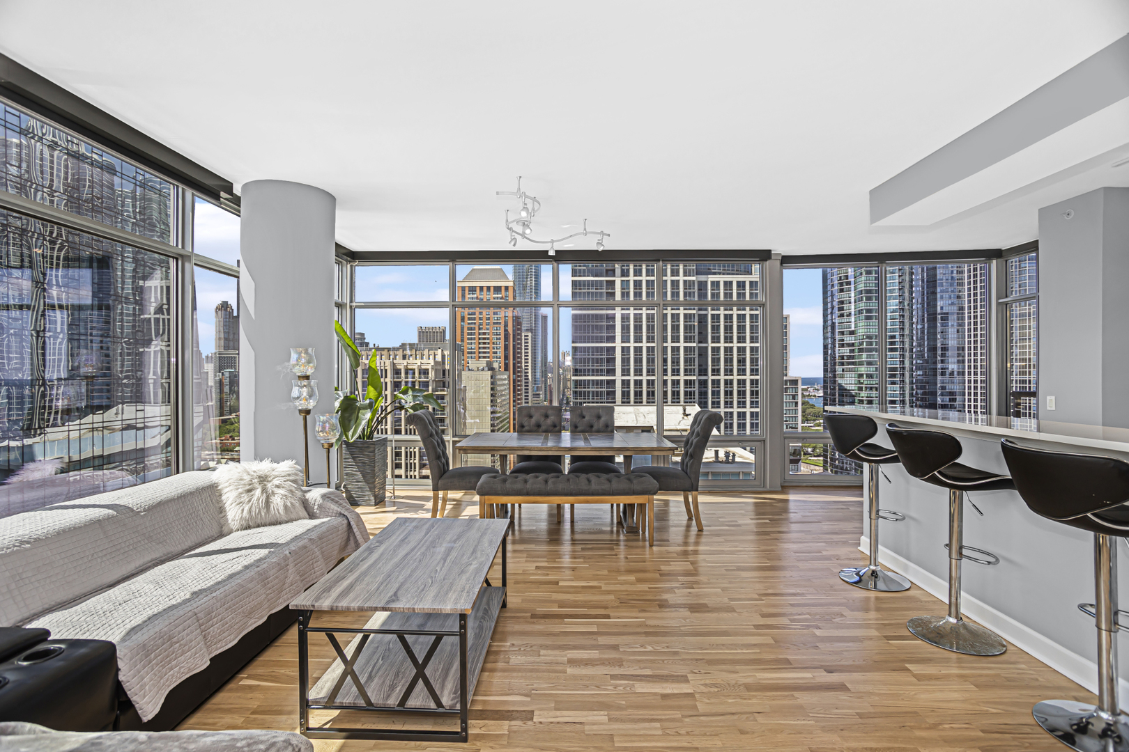 100 E 14th Street Unit: 2710