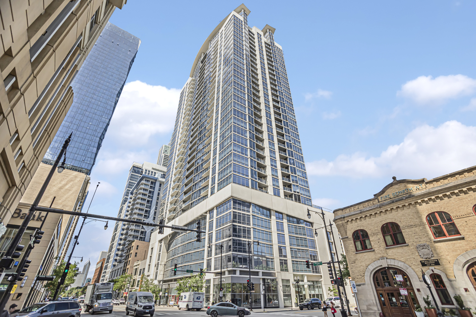 100 E 14th Street Unit: 2710