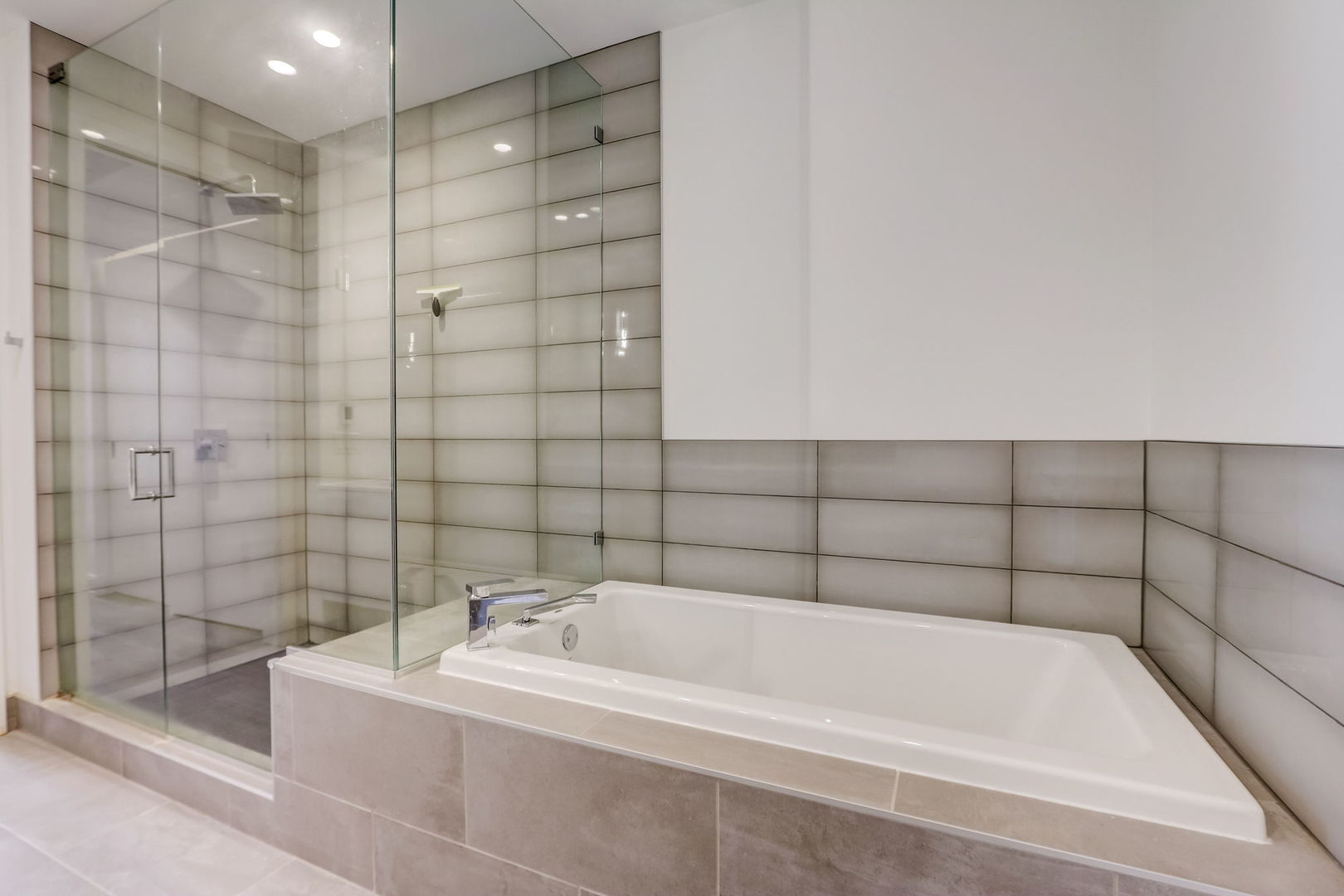 111 S Peoria Street Unit: 405