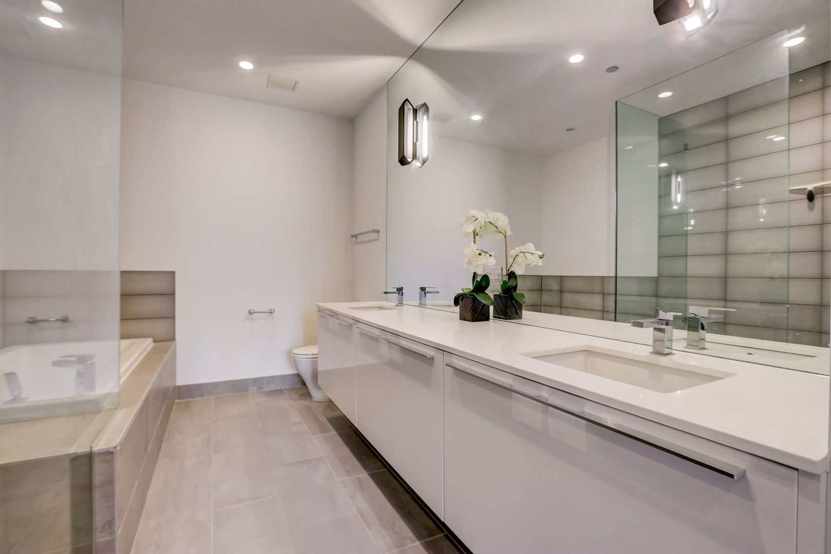 111 S Peoria Street Unit: 405