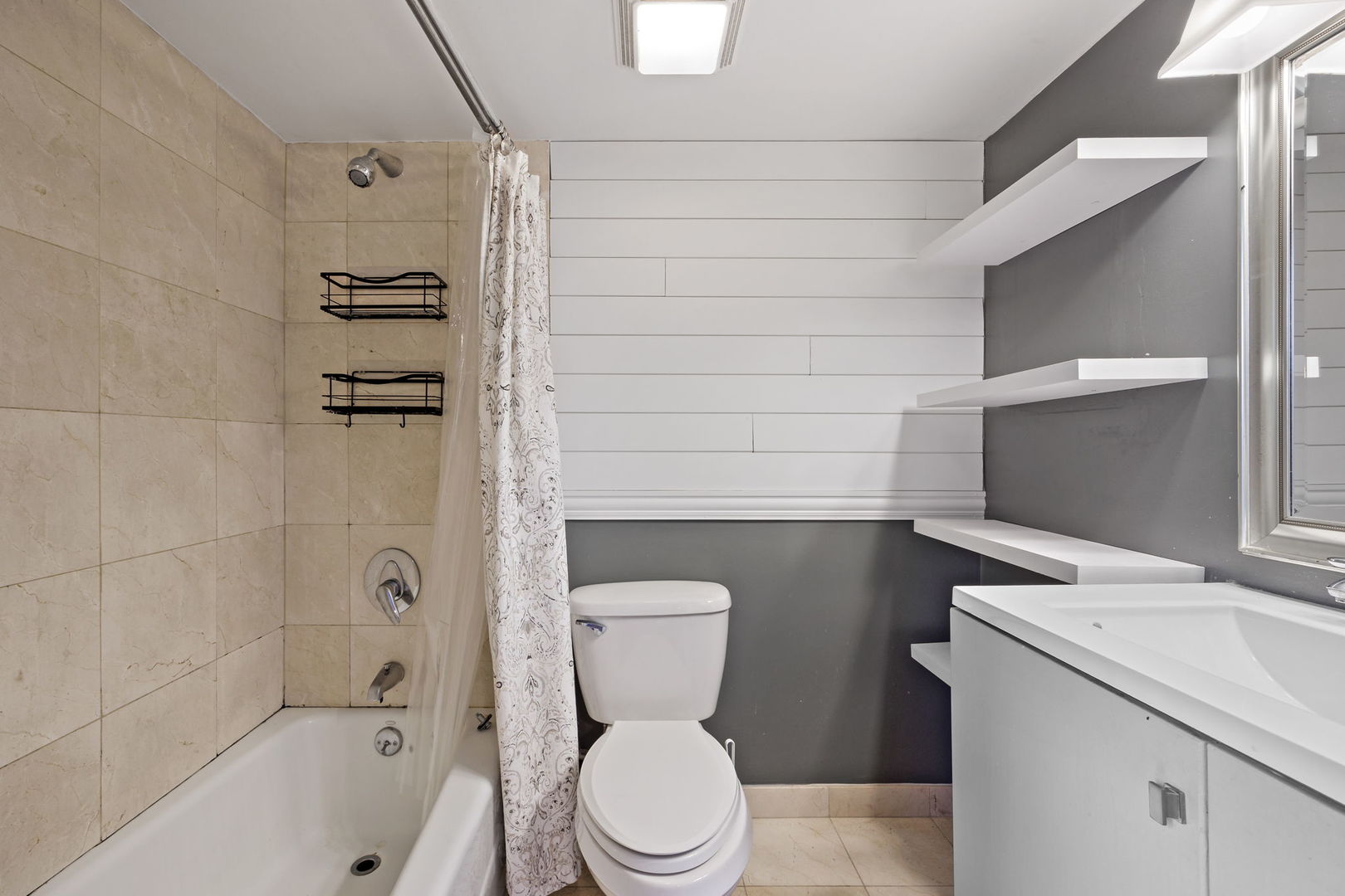 711 W Melrose Street Unit: E1