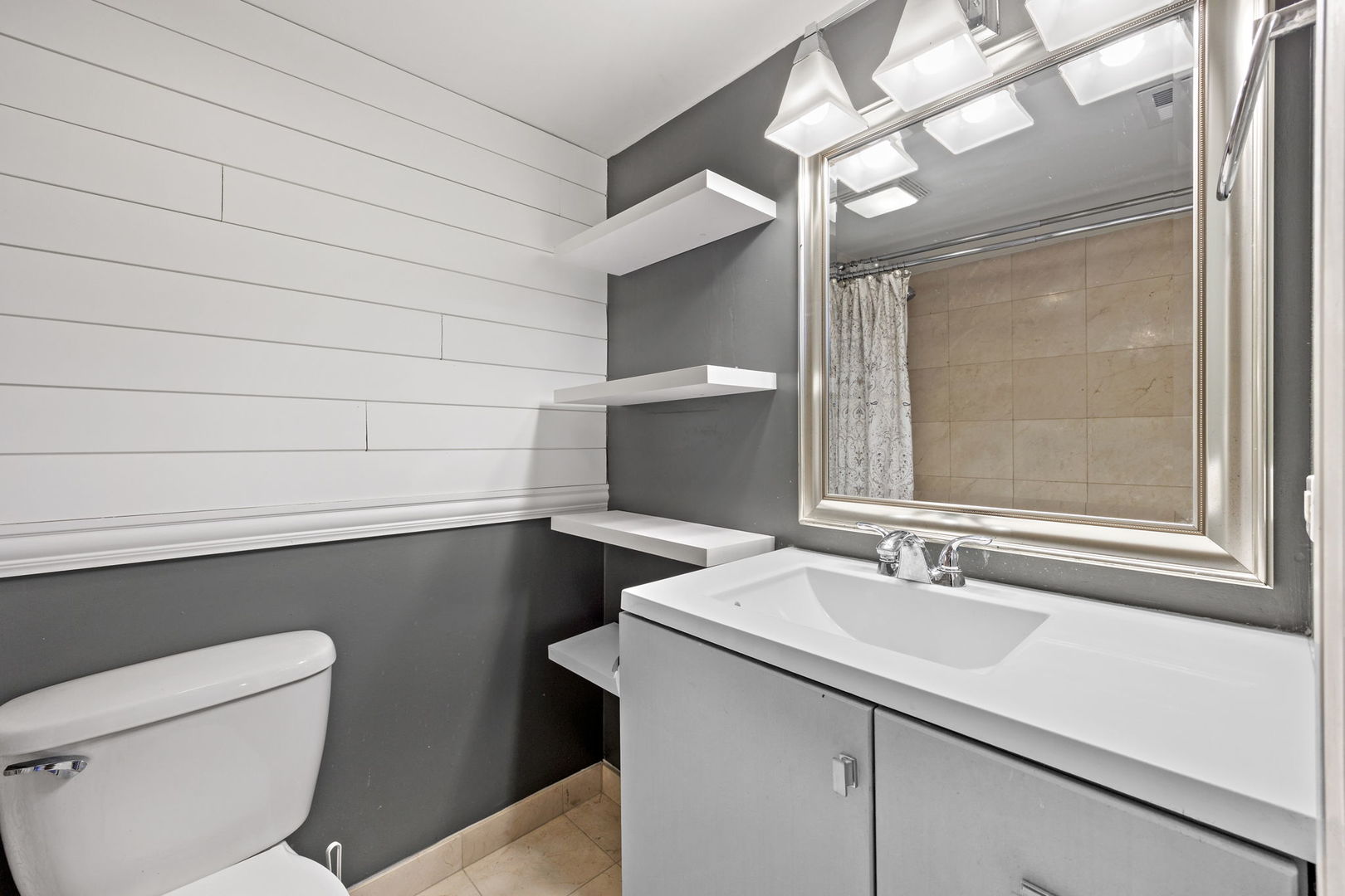 711 W Melrose Street Unit: E1