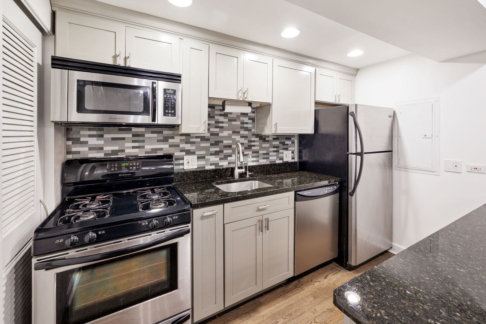 711 W Melrose Street Unit: E1