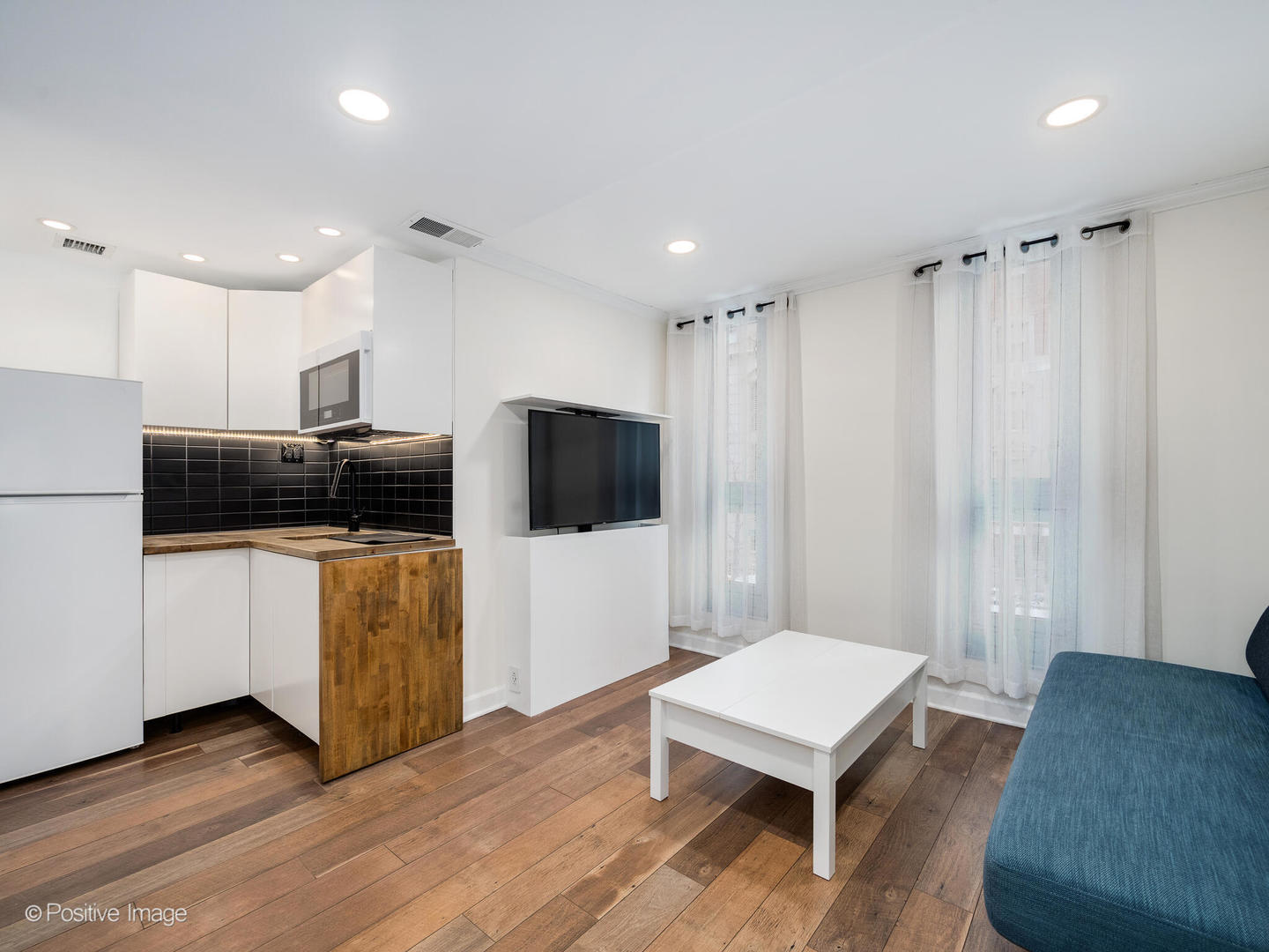 21 W Goethe Street Unit: 2D