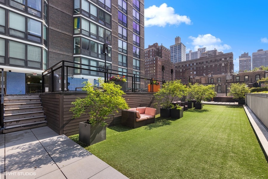 21 W Goethe Street Unit: 2D