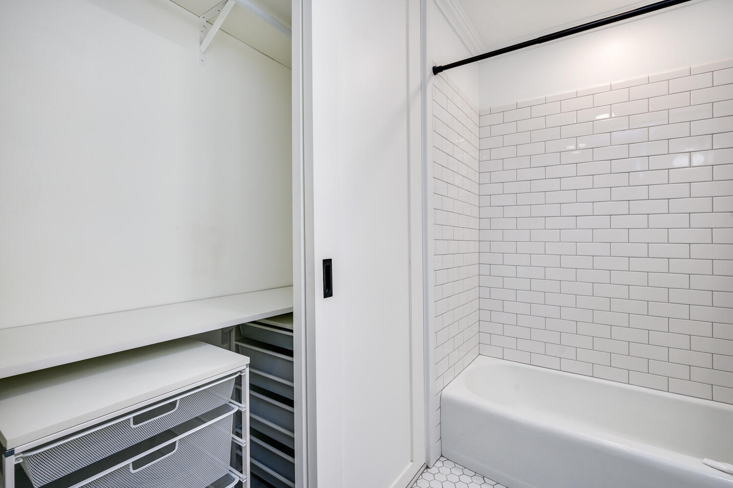 21 W Goethe Street Unit: 2D