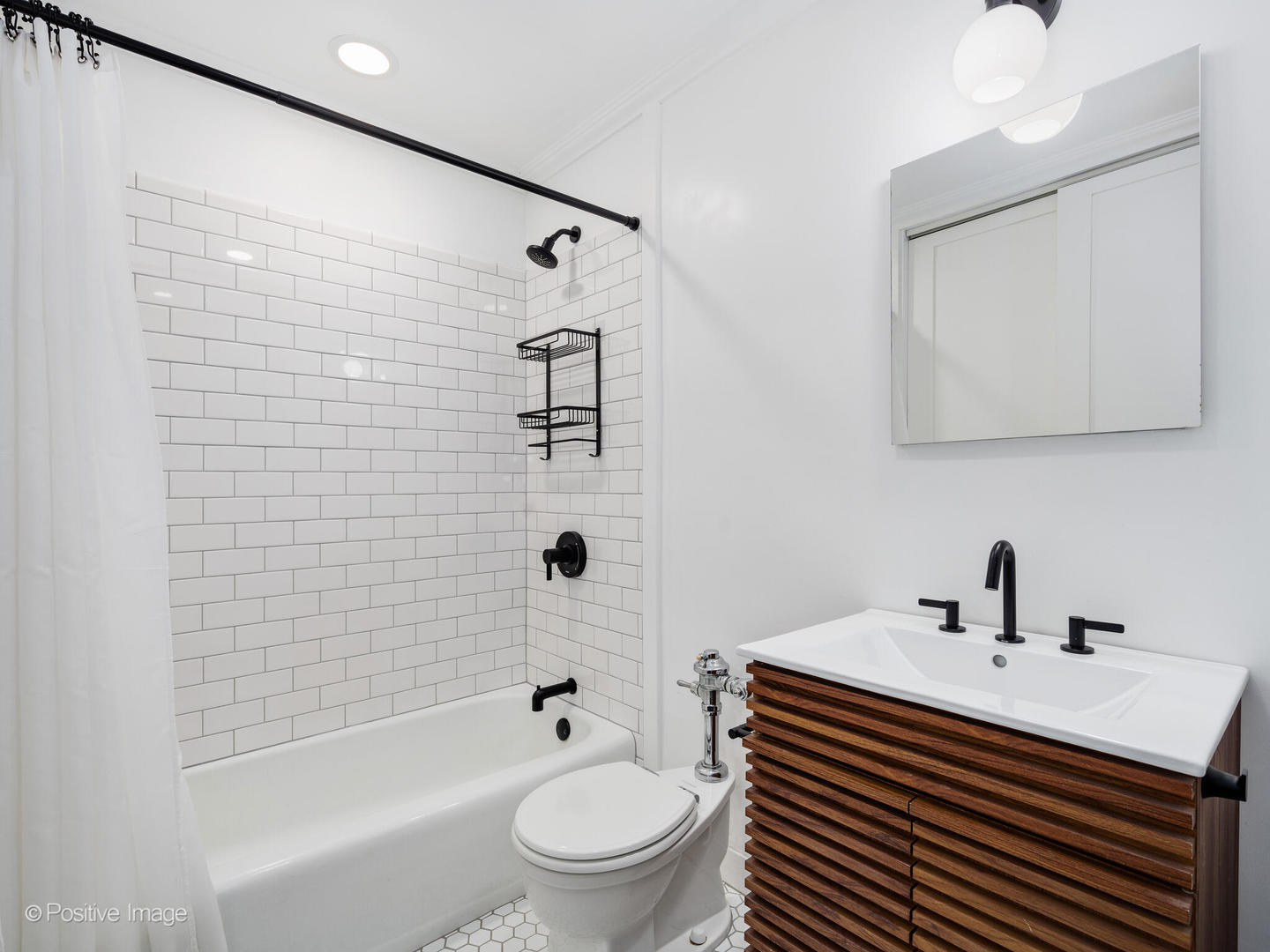 21 W Goethe Street Unit: 2D