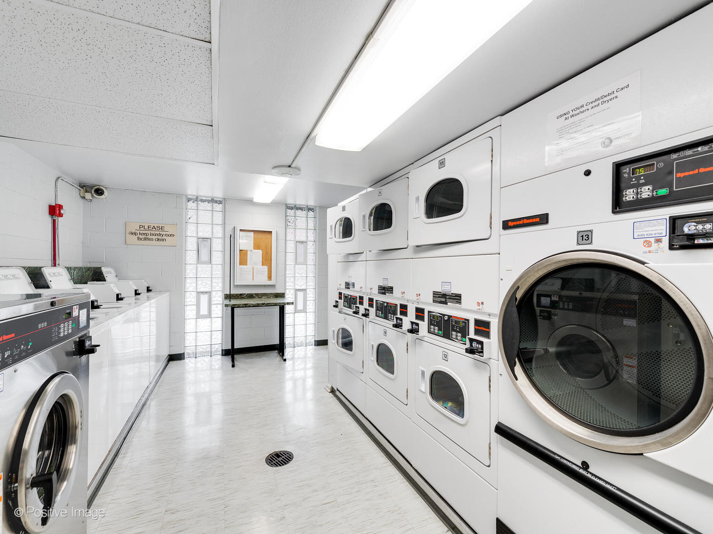 21 W Goethe Street Unit: 2D