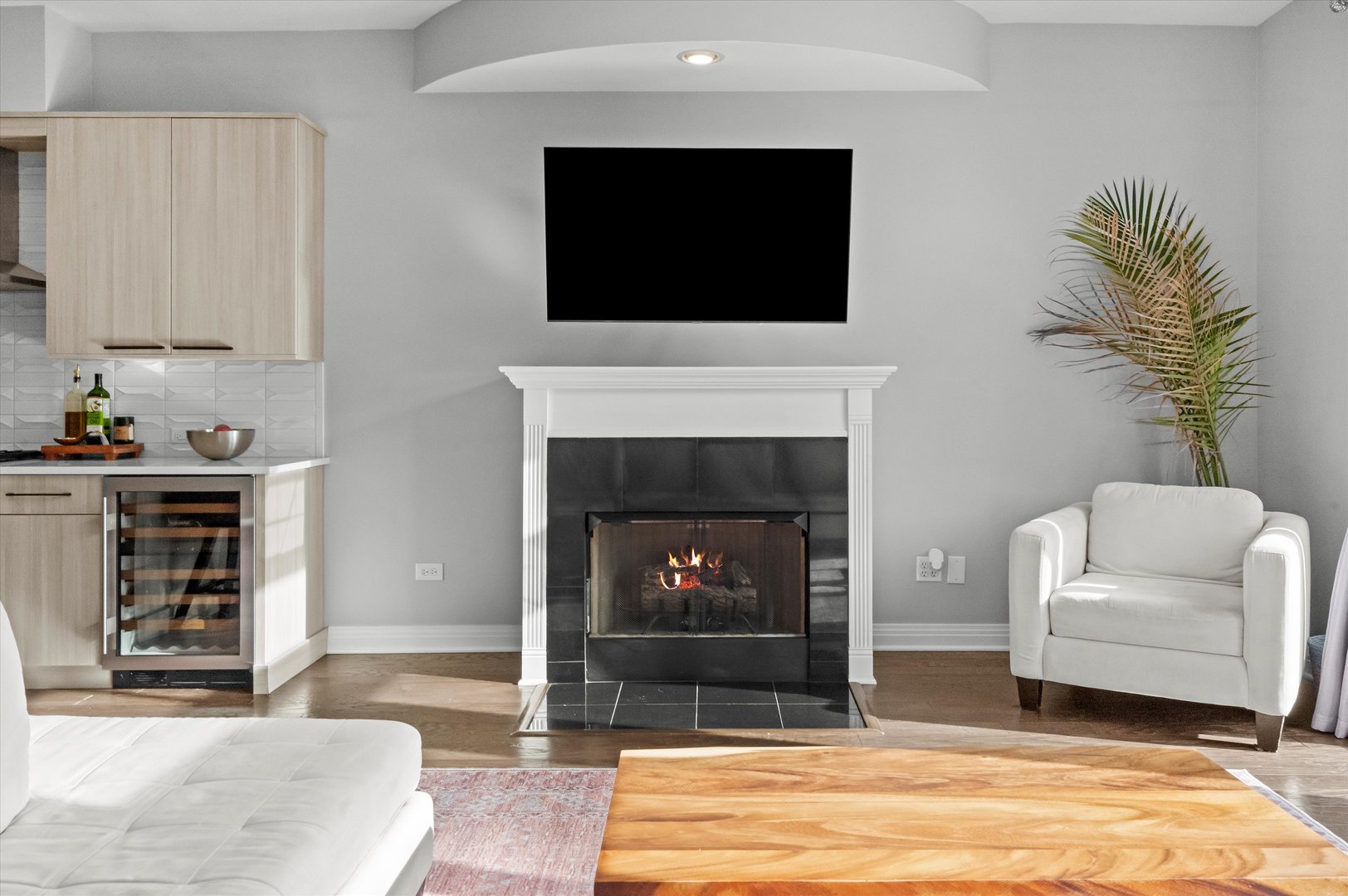330 N CLINTON Street Unit: 607