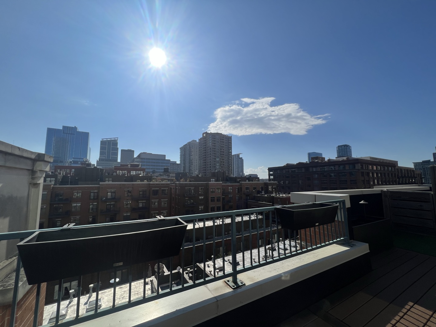 330 N CLINTON Street Unit: 607