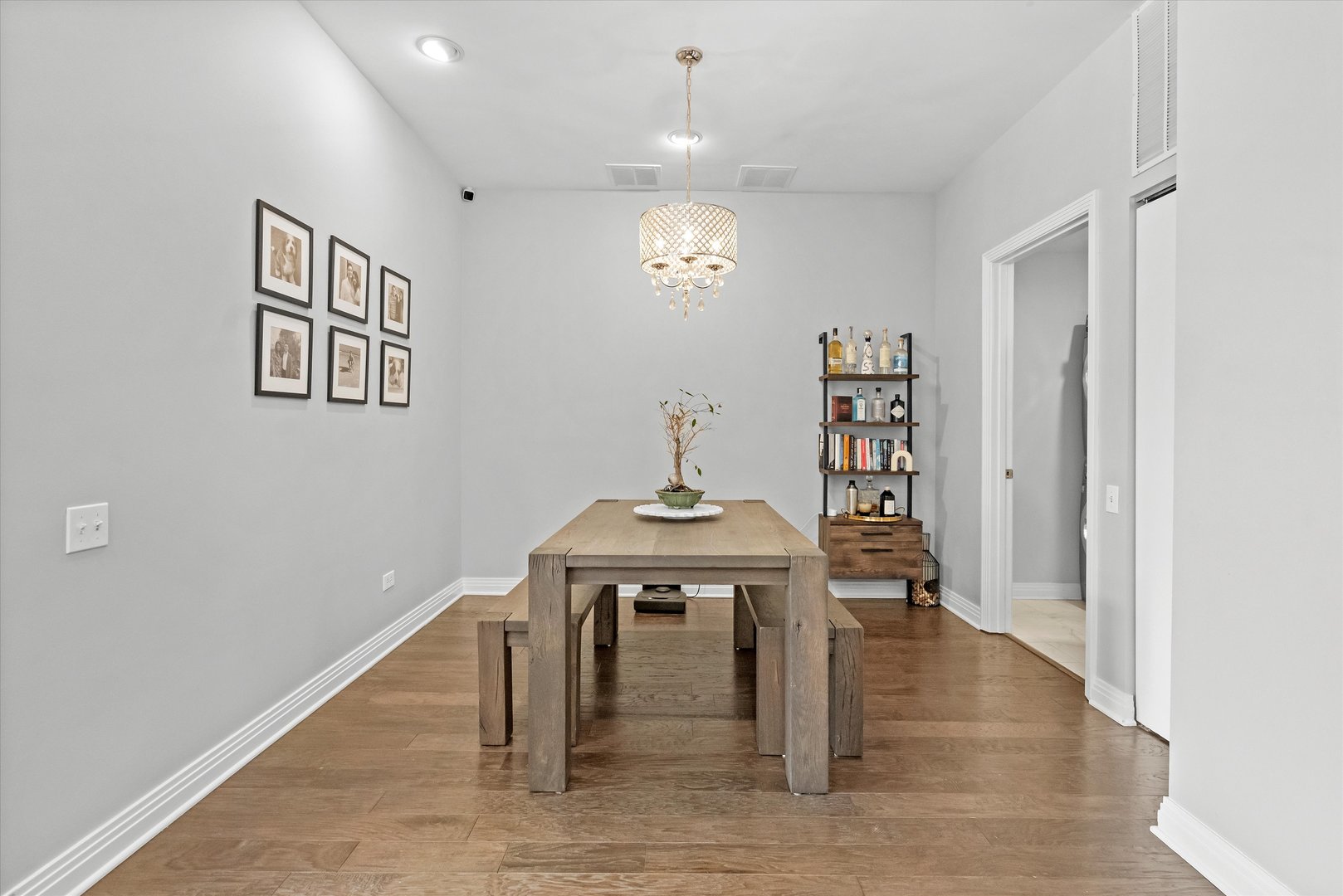 330 N CLINTON Street Unit: 607