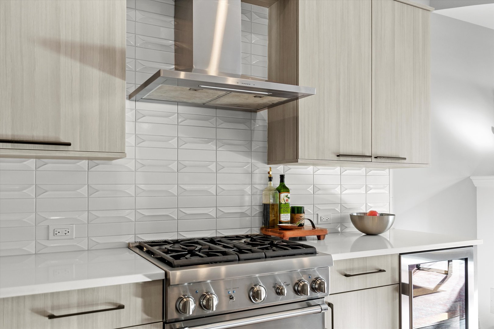 330 N CLINTON Street Unit: 607