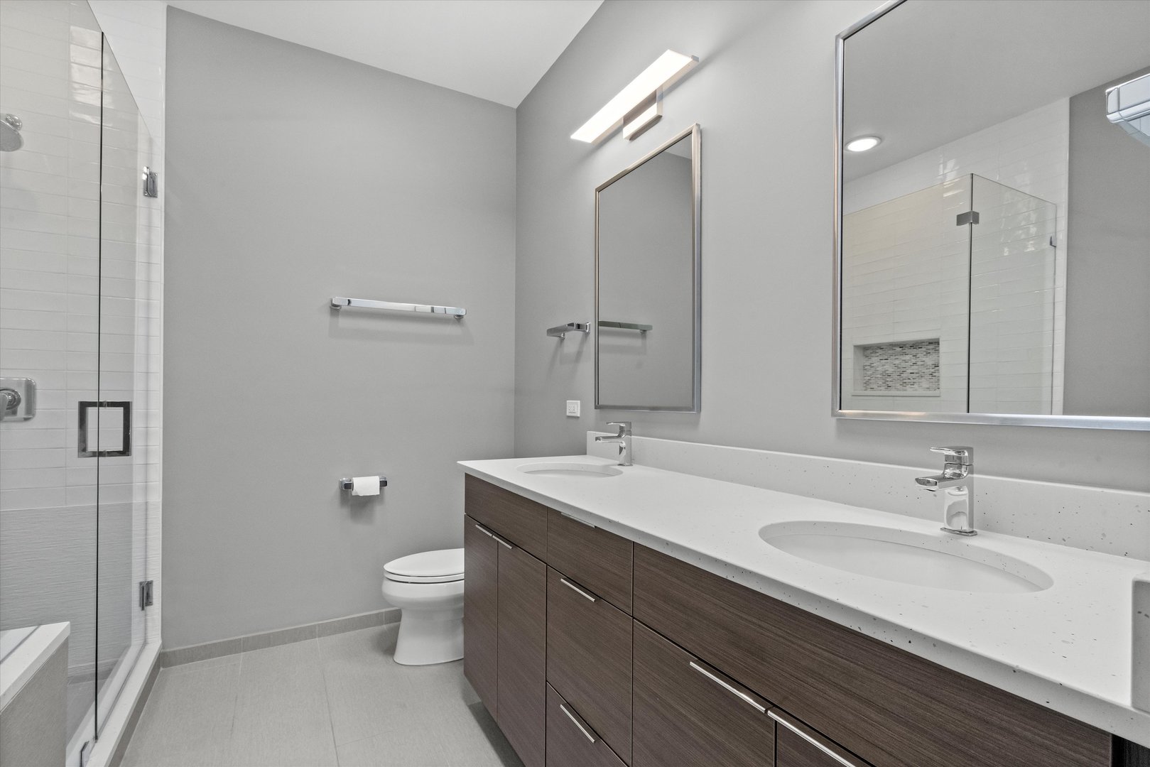 330 N CLINTON Street Unit: 607