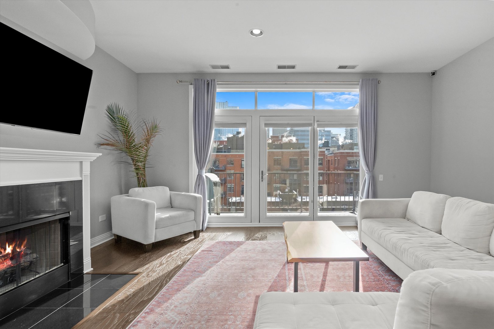 330 N CLINTON Street Unit: 607
