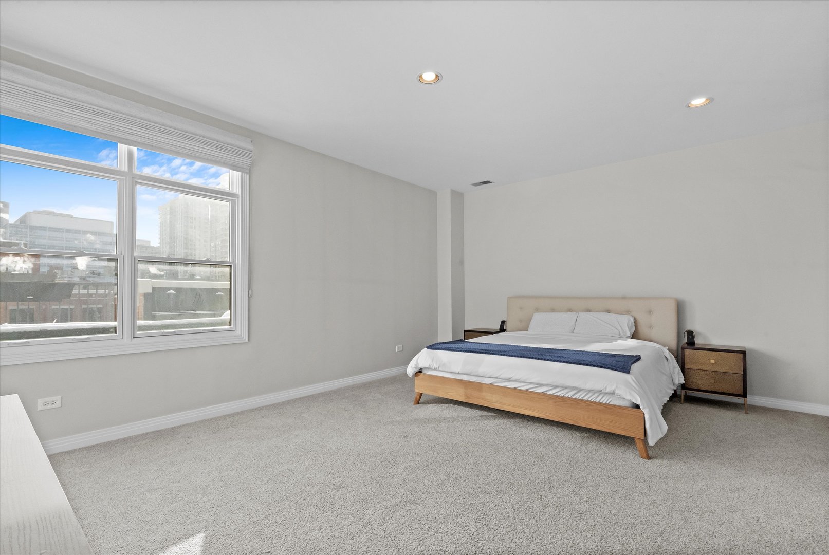 330 N CLINTON Street Unit: 607