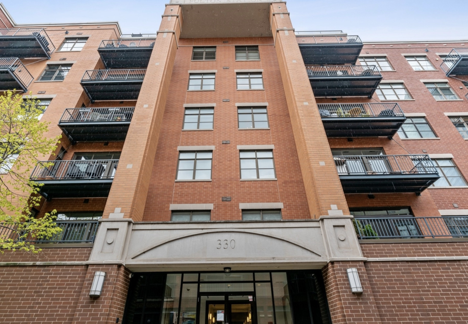 330 N CLINTON Street Unit: 607