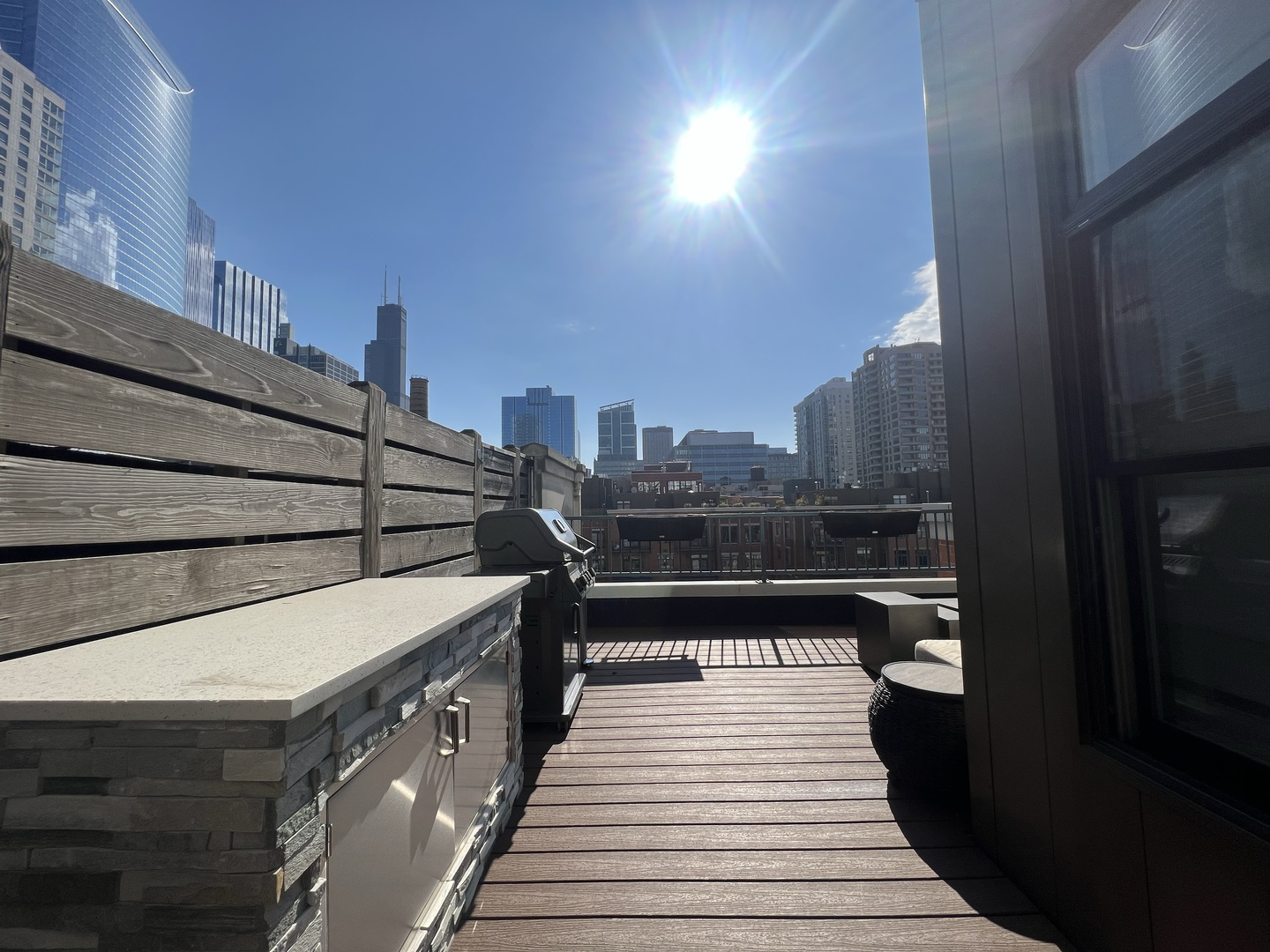 330 N CLINTON Street Unit: 607