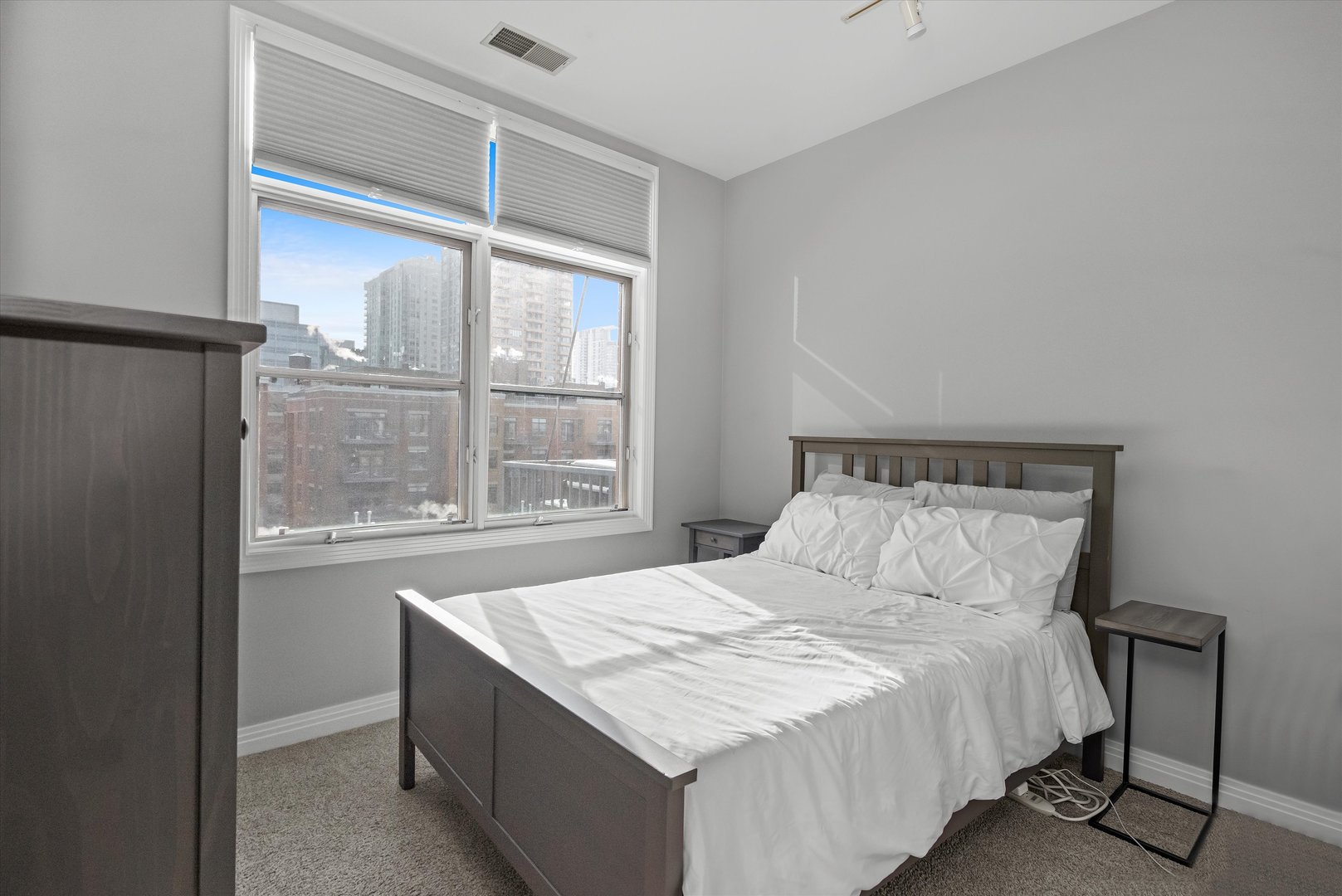 330 N CLINTON Street Unit: 607