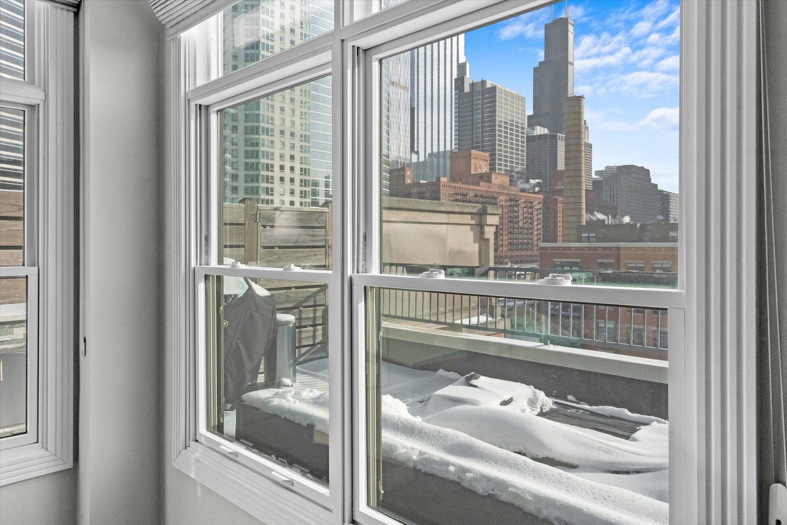 330 N CLINTON Street Unit: 607