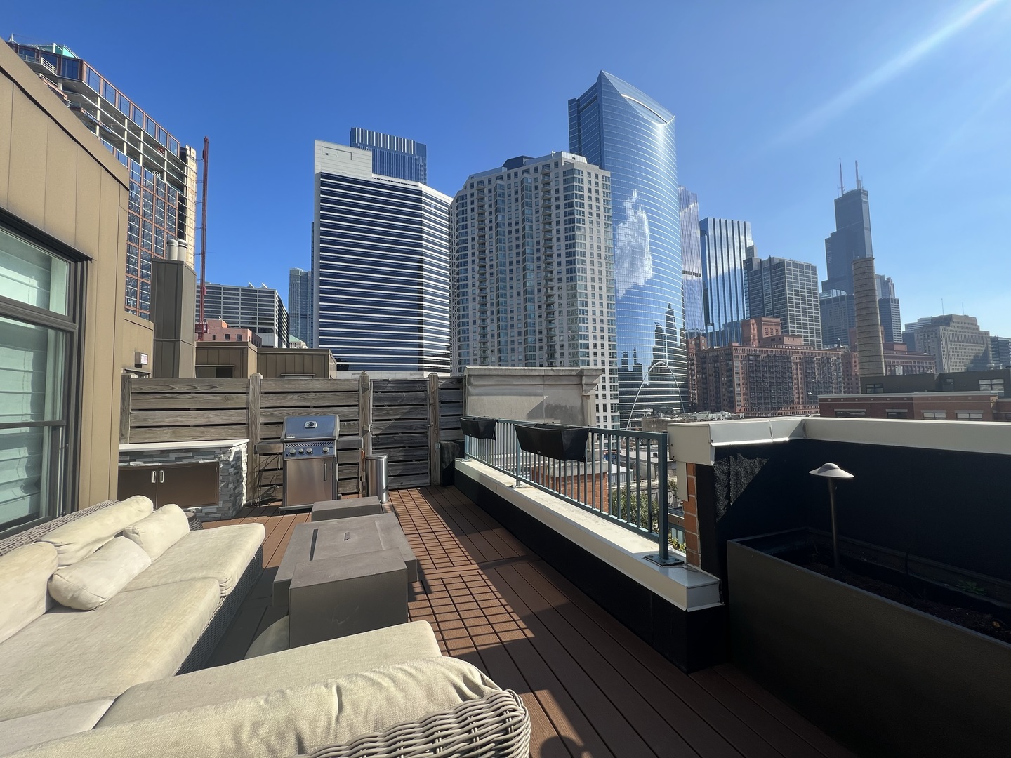 330 N CLINTON Street Unit: 607