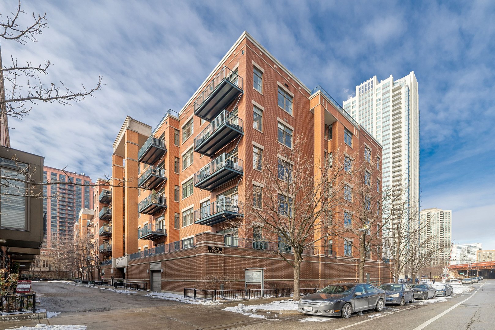330 N CLINTON Street Unit: 607