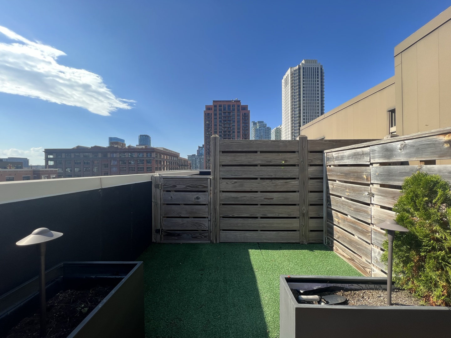 330 N CLINTON Street Unit: 607