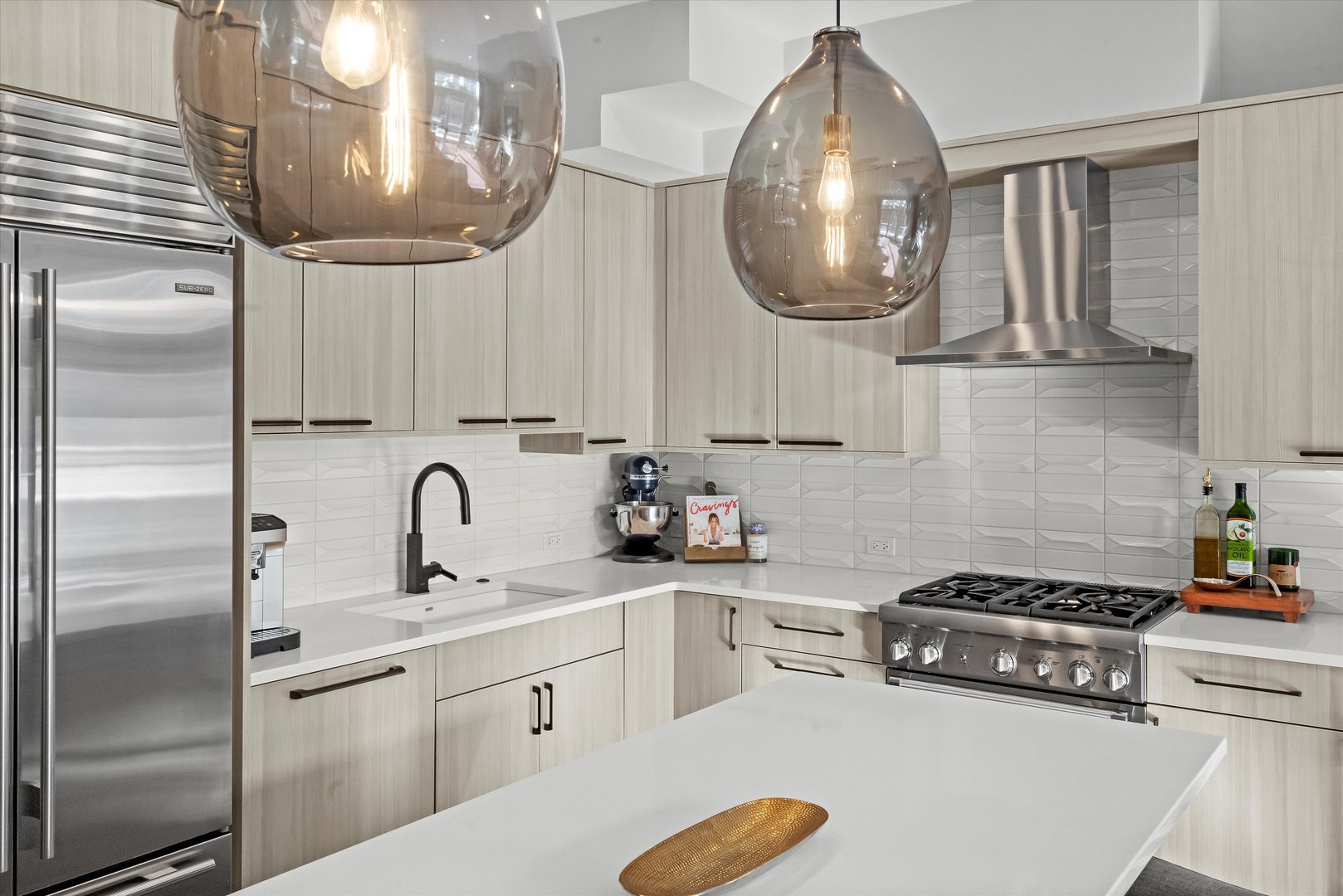330 N CLINTON Street Unit: 607