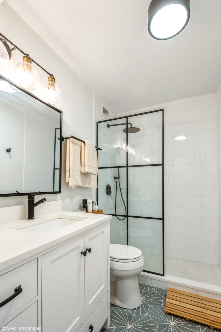 88 W Schiller Street Unit: 801