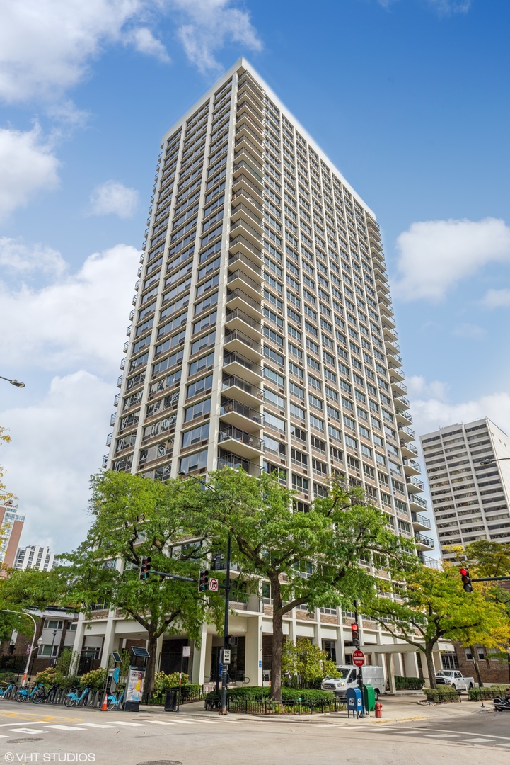 88 W Schiller Street Unit: 801