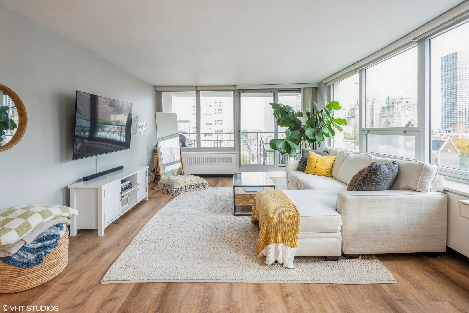 88 W Schiller Street Unit: 801