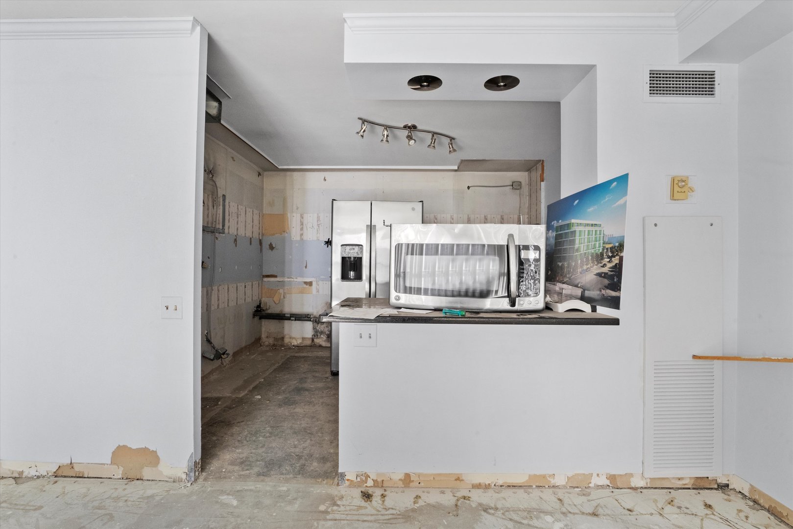 110 E Delaware Place Unit: 1004