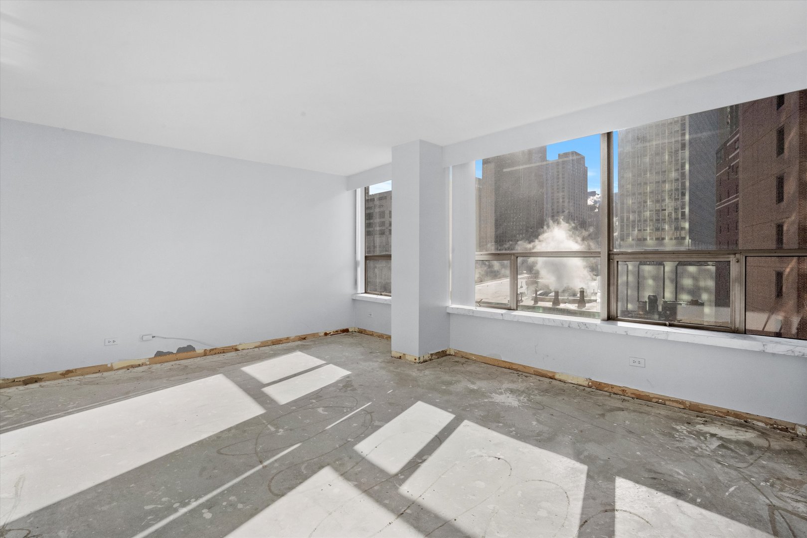 110 E Delaware Place Unit: 1004