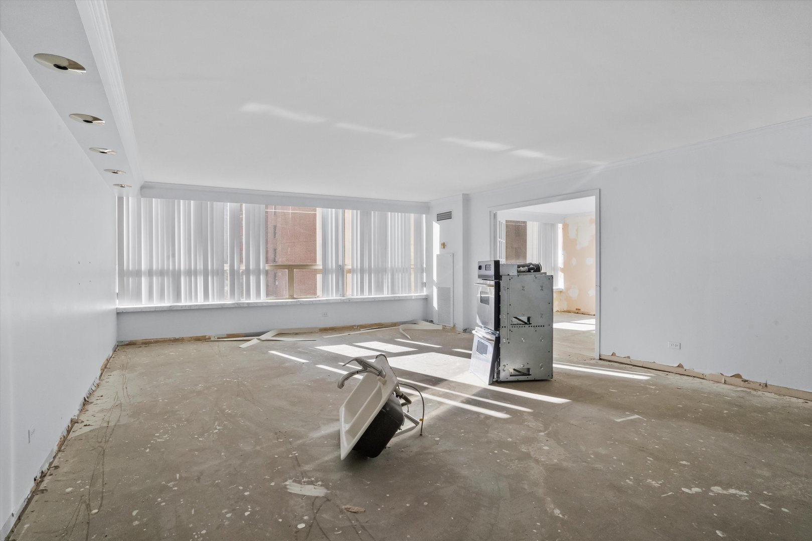 110 E Delaware Place Unit: 1004