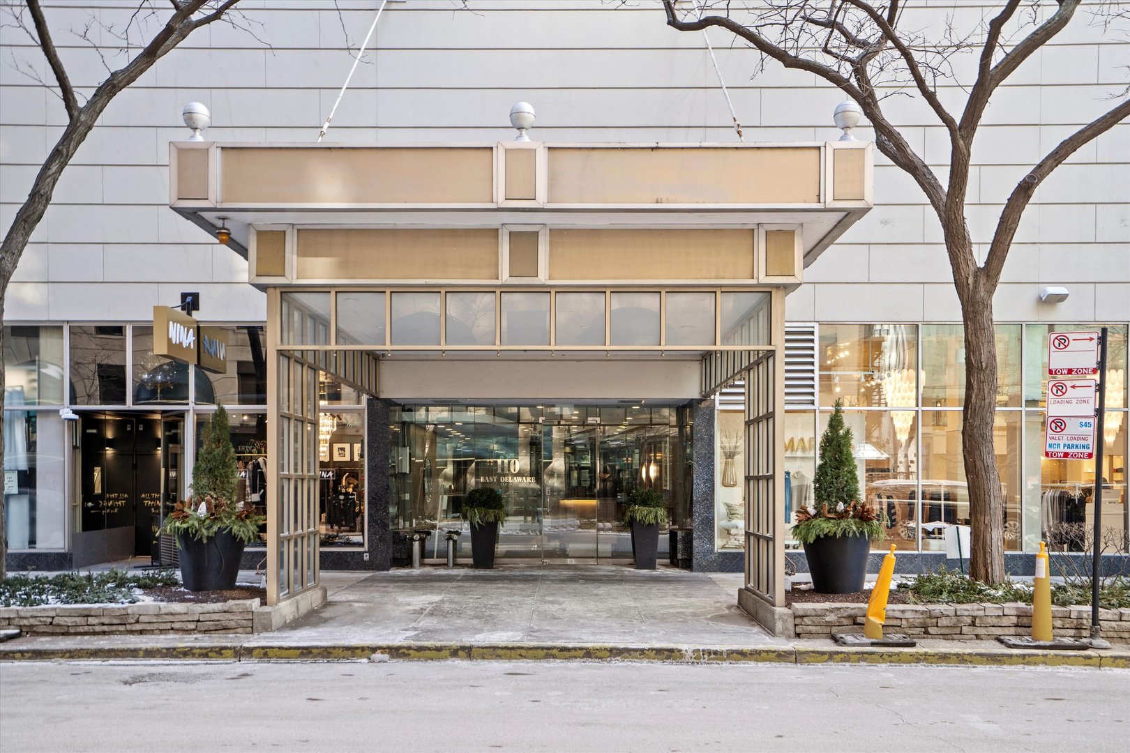 110 E Delaware Place Unit: 1004