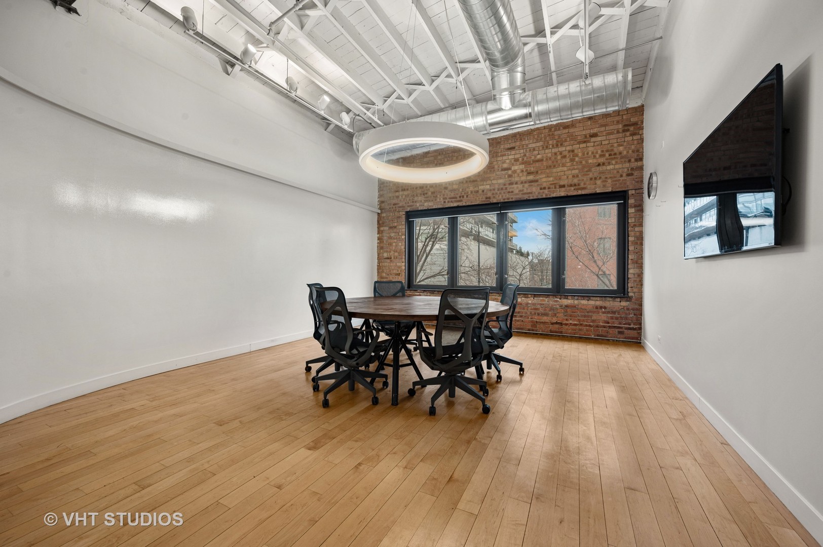 1605 S MICHIGAN Avenue Unit: 201