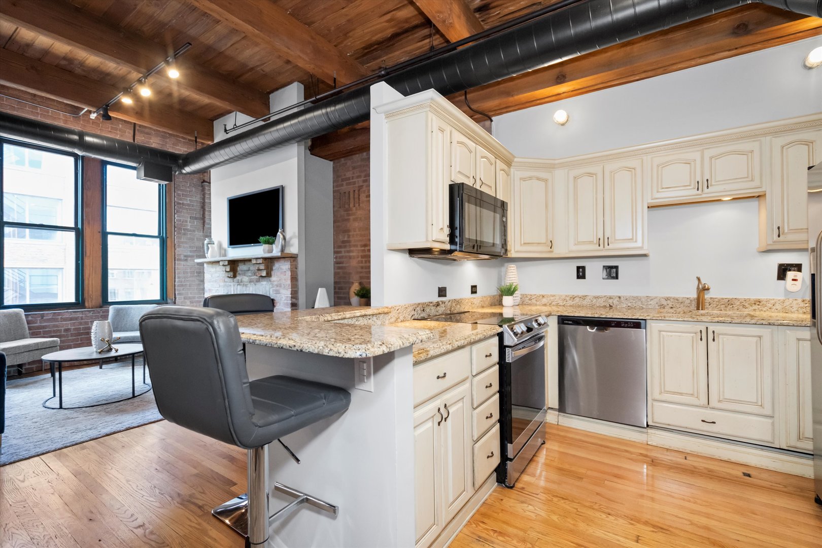 331 S Peoria Street Unit: 403