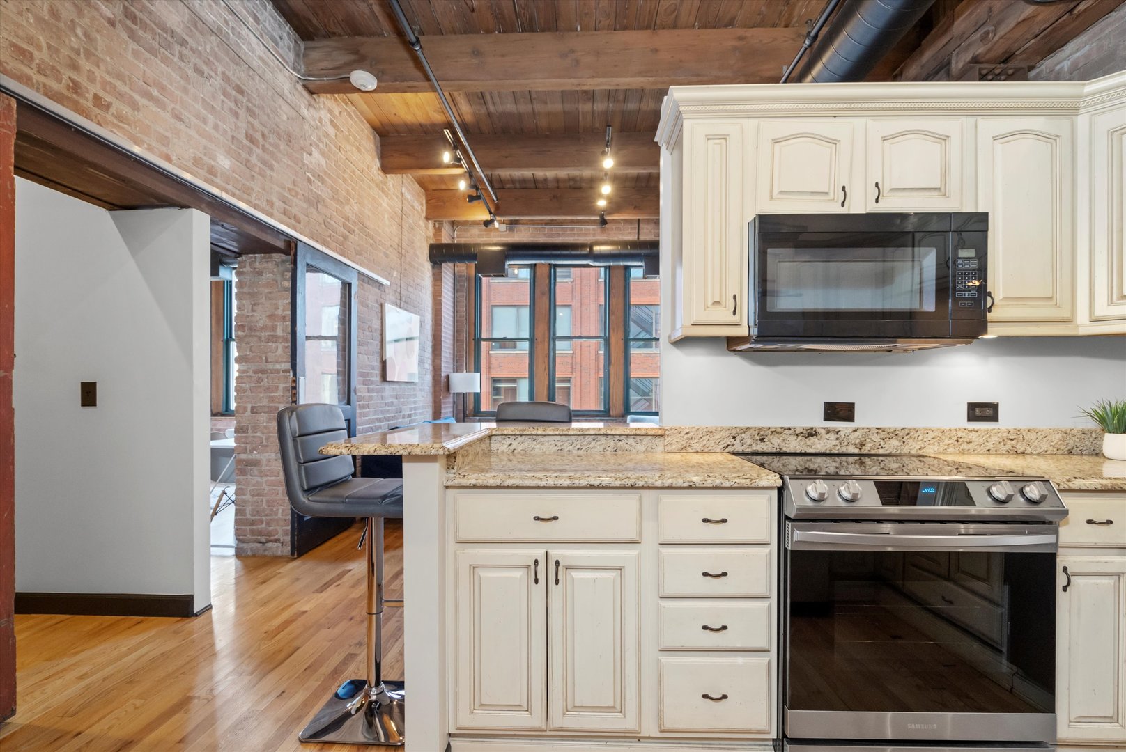 331 S Peoria Street Unit: 403
