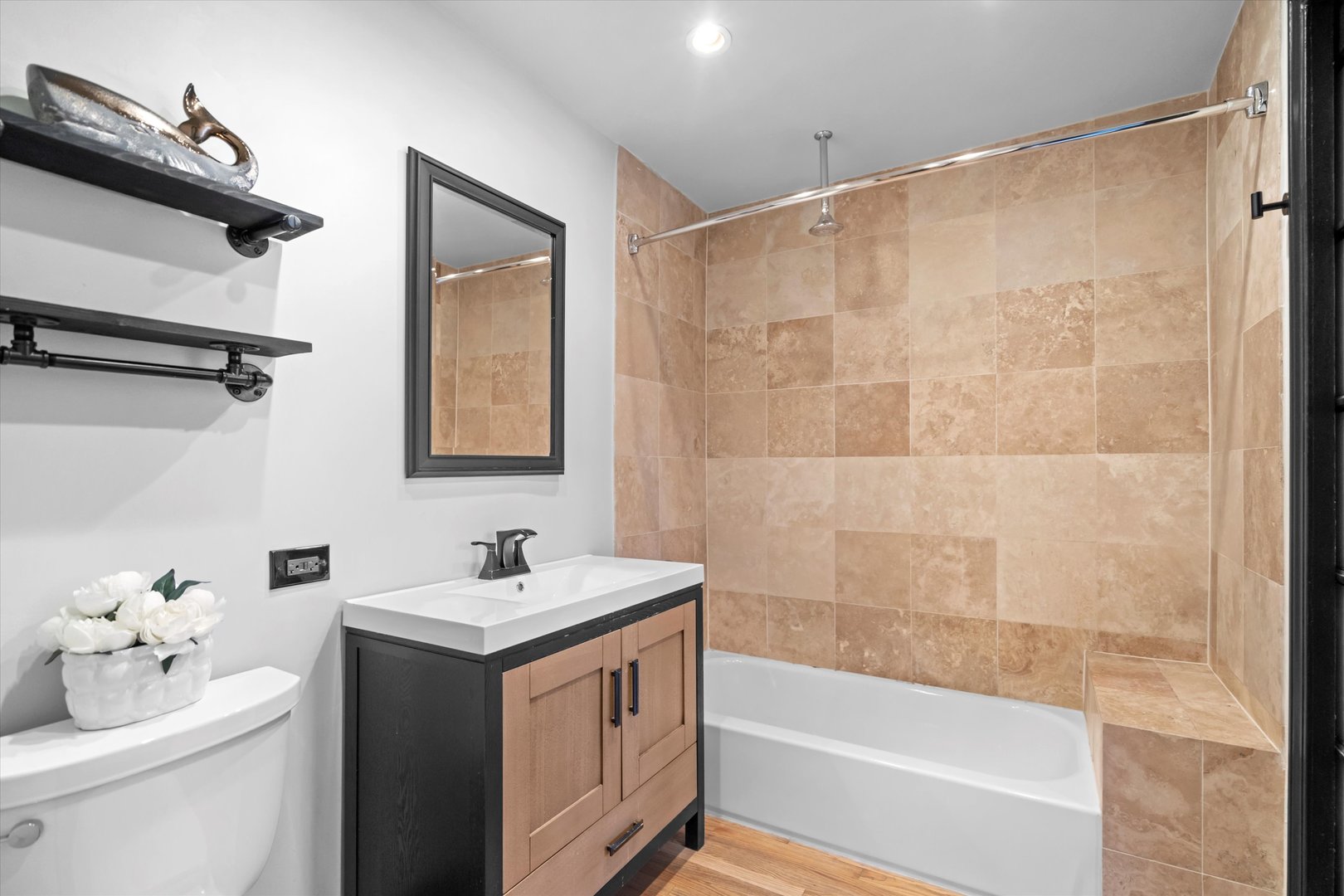 331 S Peoria Street Unit: 403