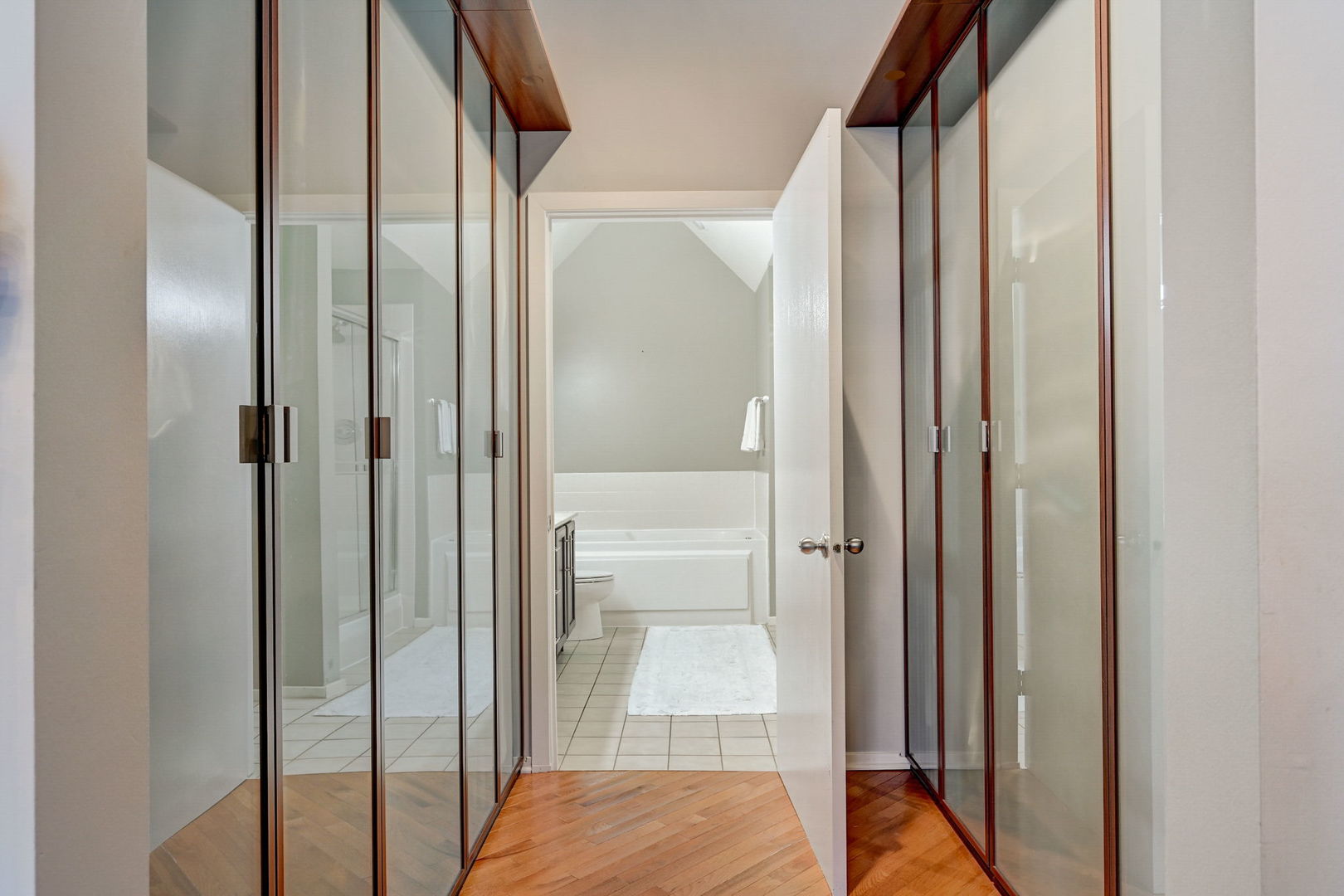 360 W Illinois Street Unit: 231