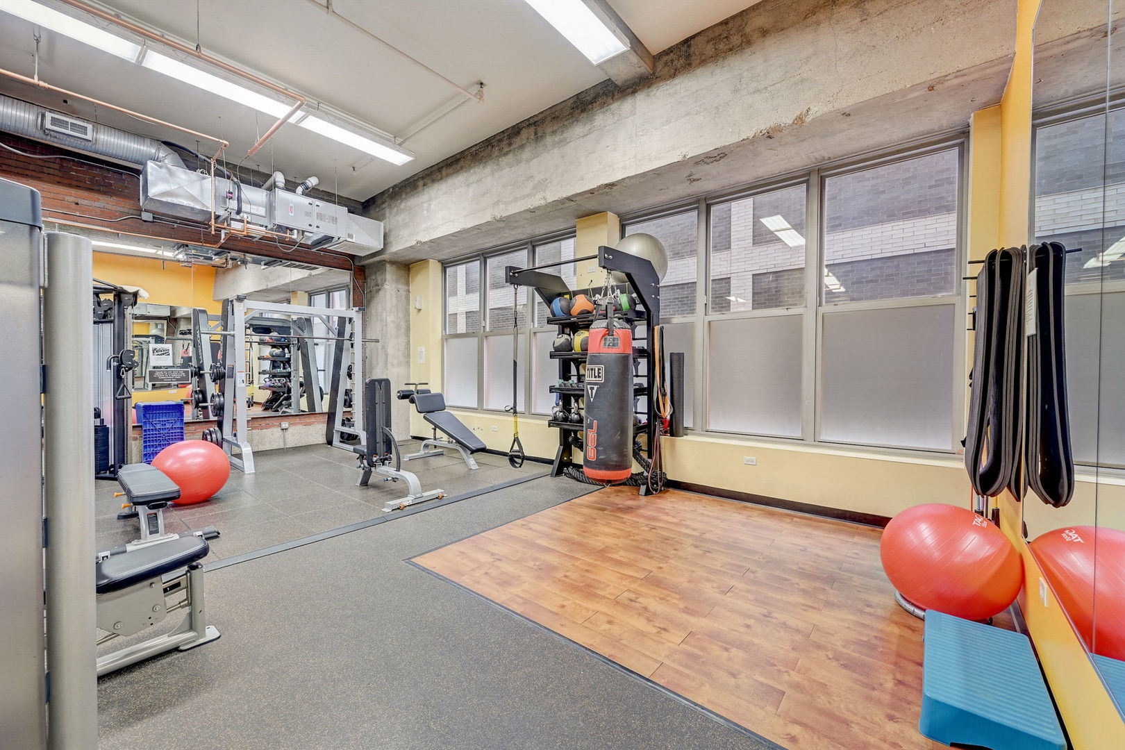 360 W Illinois Street Unit: 231