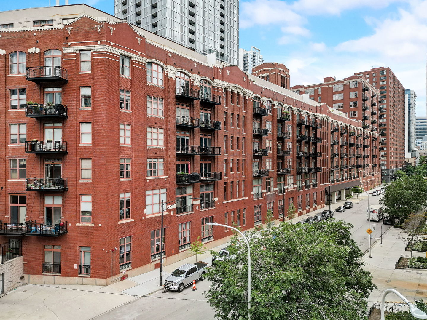 360 W Illinois Street Unit: 231