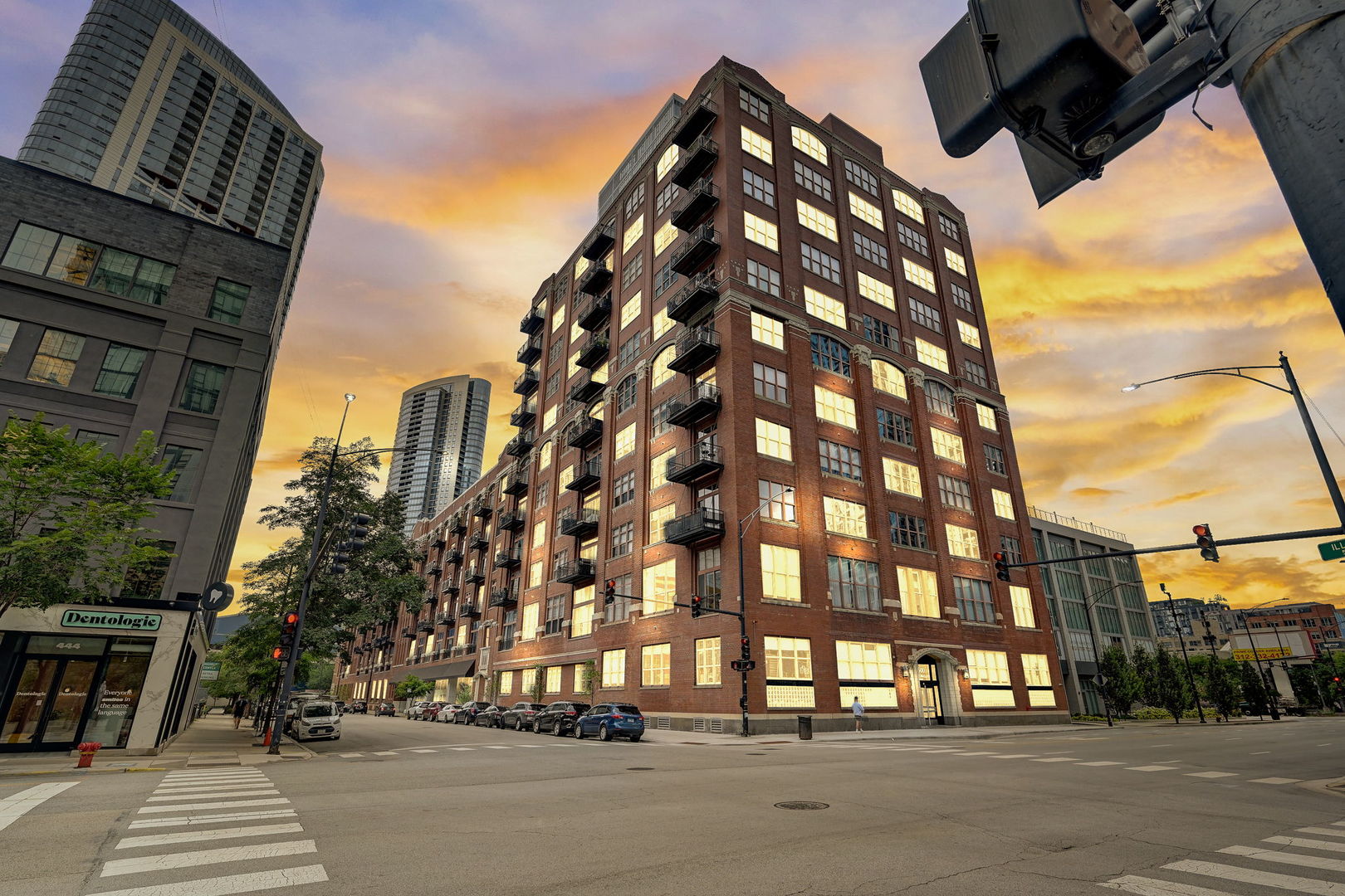 360 W Illinois Street Unit: 231